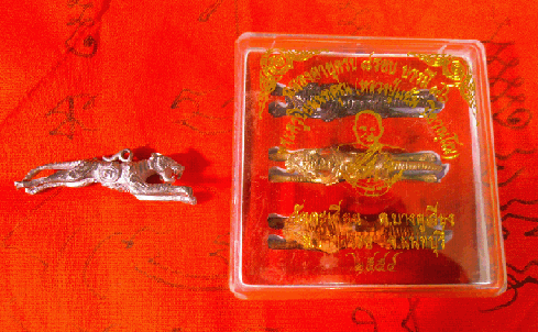 เสือใหญ่ปืนแตกยันต์กลับ  ประธาน 3 โค๊ด 1 ชุดและเสือตะกั่วใหญ่ 2 โค๊ด 1 ตัว หลวงพ่อแย้ม วัดตะเคียน