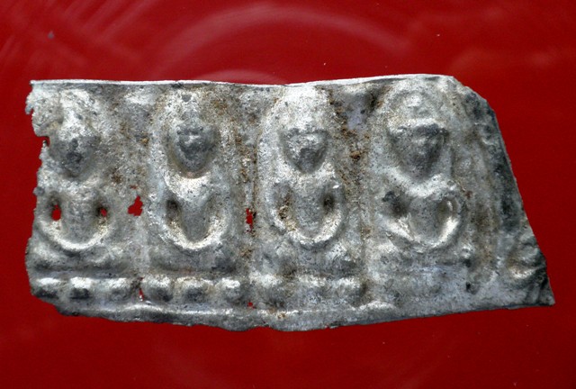 พระแผงตัดเนื้อชินเงิน ผิวปรอท