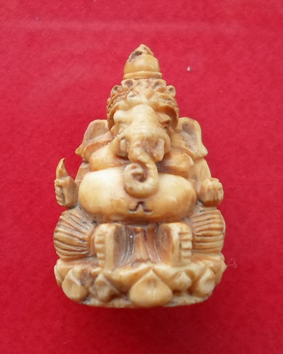 งาแกะพระพิฆเนศวร ไม่รู้สำนักครับท่านใดรู้ช่วยแจ้งด้วยครับ