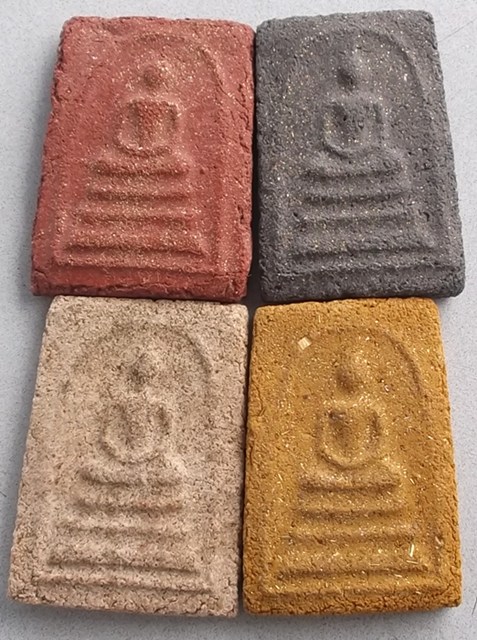 [Auto] คนหนองหว้า - **4องค์4สีพระสมเด็จโรยผงตะไบพระบูชา ภปร. (พิมพ์ใหญ่) &quot;หลวงพ่อแดง วัดเขาบ...