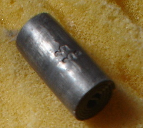 [Auto] achariya - ตะกรุด จิ๋ว เนื้อตะกั่ว มีโค้ต ไม่ทราบที่ครับ 