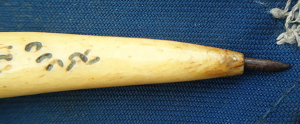 [Auto] ton19np - ปากกาจารย์กามช้างเก่าขนาดยาวประมาณ 4 นิ้ว มีดจารย์ทั้งด้ามไม่ทราบที่