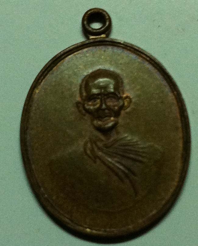 รบกวนผู้รู้ ช่วยพิจราณาเหรียญหลวงพ่อพุ่ม วัดบางโคล ให้ด้วย ขอบคุณครับ