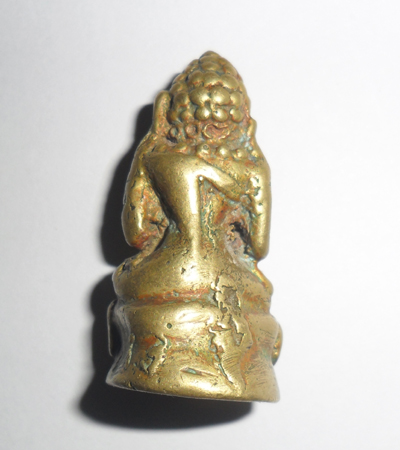 ใช่ พระเขมร ของหลวงปู่เอี่ยม วัดหนัง ฐานบัวฟองมัน หรือเปล่าครับ