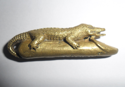 ช่วยหน่อยครับ จระเข้กอดปลักขิก ใช่ของ หลวงพ่อสนิท ไหมครับ