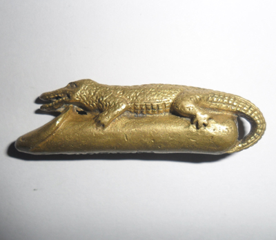 ช่วยหน่อยครับ จระเข้กอดปลักขิก ใช่ของ หลวงพ่อสนิท ไหมครับ