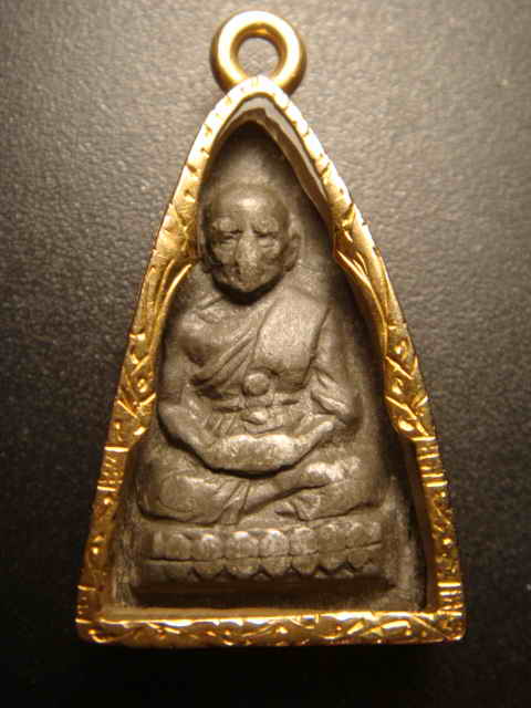 ขายพระหลวงปู่ทวดรุน1พร้อมเลี่ยมทองเนื้อตะกั่วราคา15,000บาท