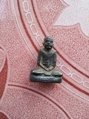 มีพระมาให้ดูครับ  ขอข้อมูลผู้รู้หน่อย ไม่มีข้อมูลจริงๆครับ