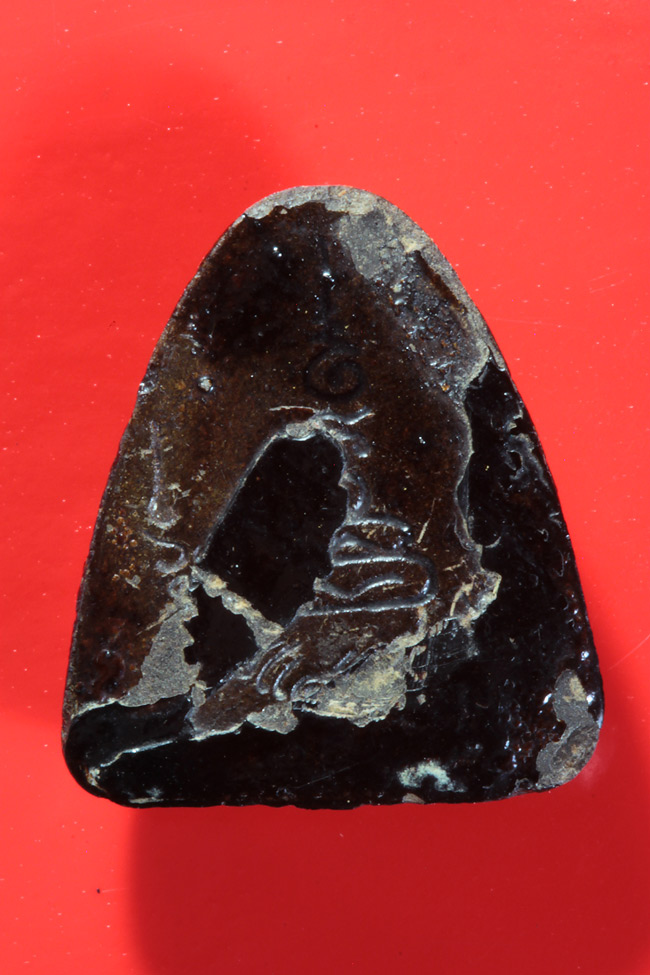  ปิดตาเก่า ผงจุ่มรัก หลังเรียบ หลังยันต์