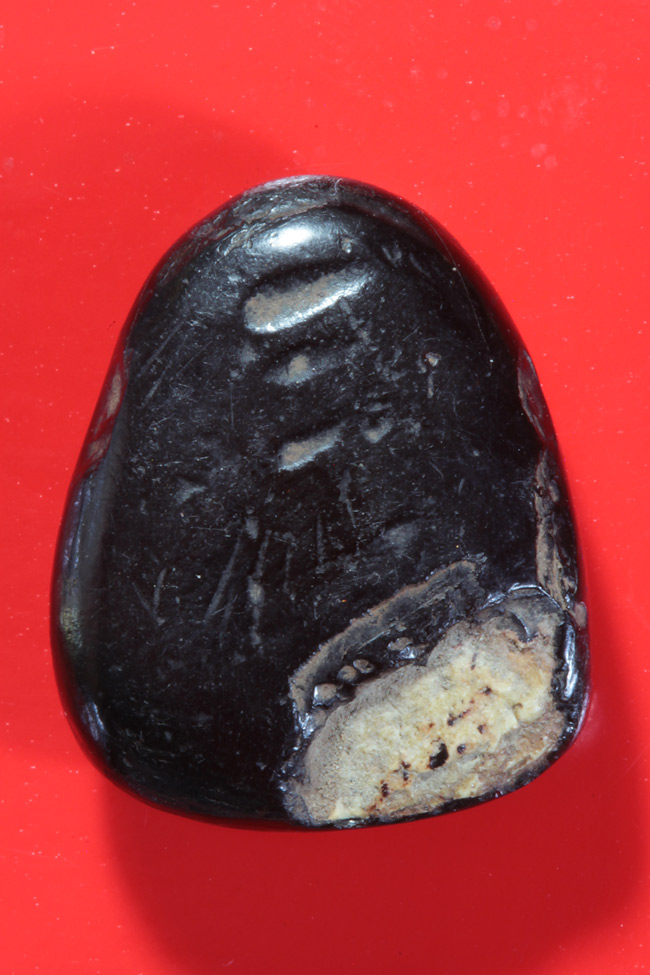 ปิดตาหลวงพ่อแก้ว วัดเคลือวัลย์ พิมพิ์กลางหลังเรียบ เนื้อ ผงจุ่มรัก...เก่าๆๆ