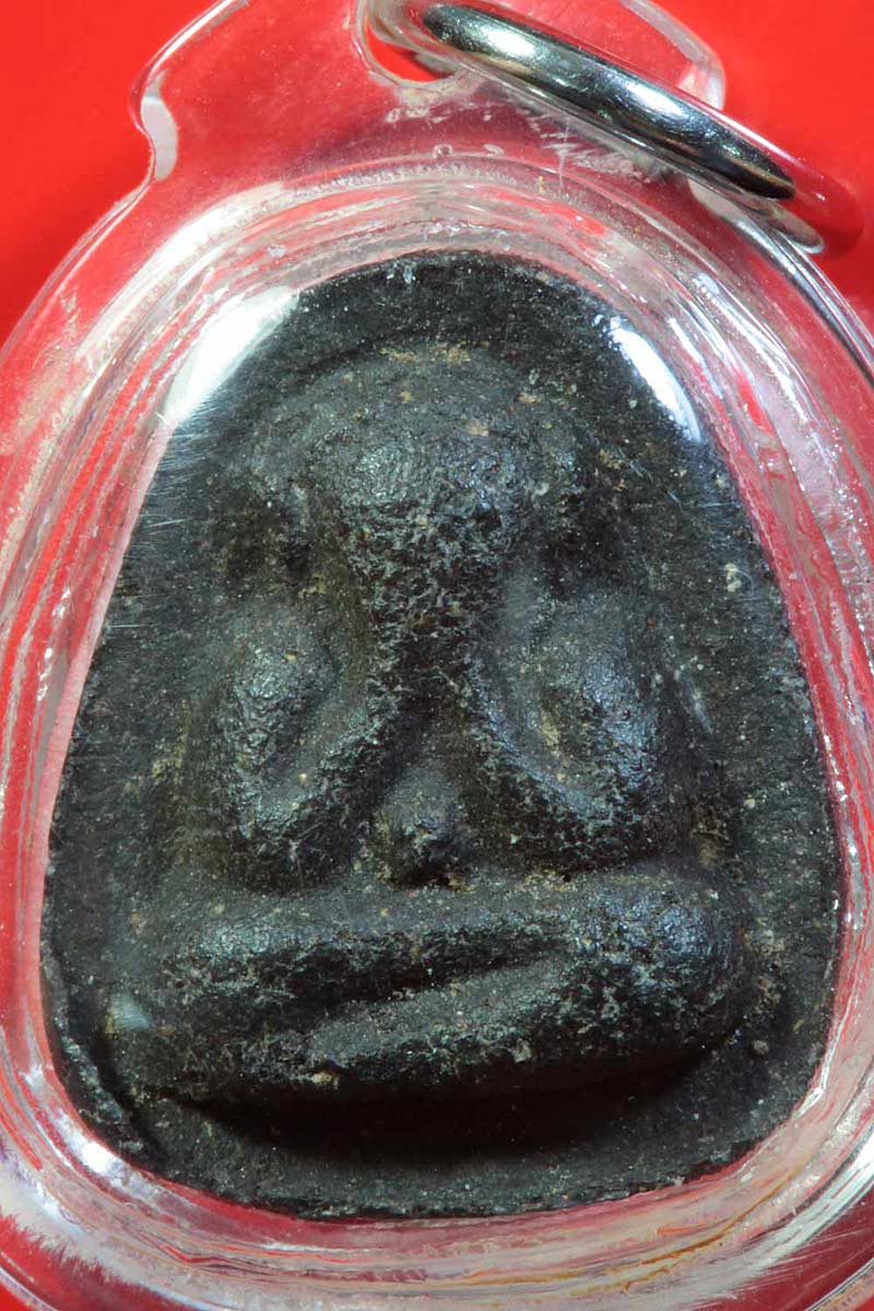 ปิดตาหลังแบบหลวงปู่เฮี้ยง วัดป่าฯ