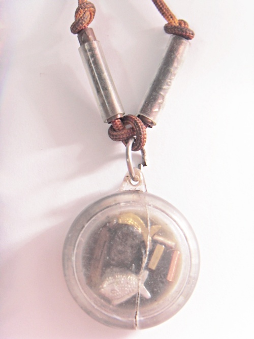 [Auto] pop2218 - สร้อยมีตะกรุด+สีผึ้ง เก่าๆ ไม่ทราบที่