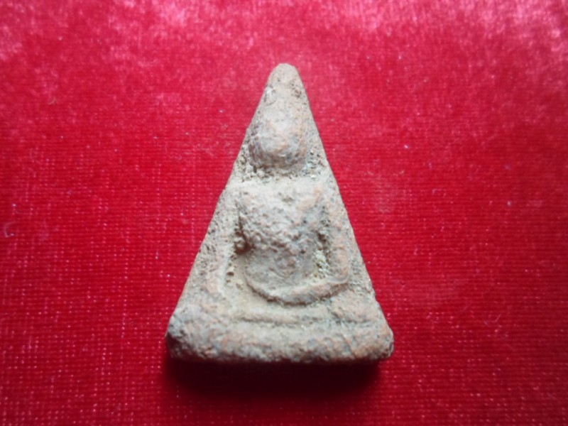 มีสมเด็จนางพญามาให้พิจารณาครับ  ขอความแสดงคิดเห็นด้วยครับ