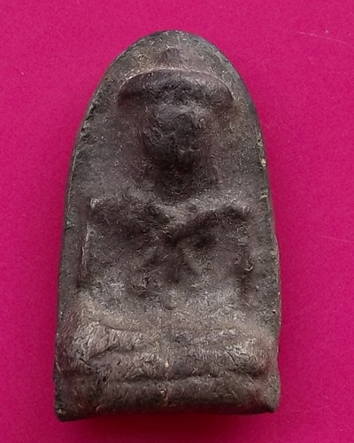 ไม่รู้จริงๆครับเป็นพระอะไร