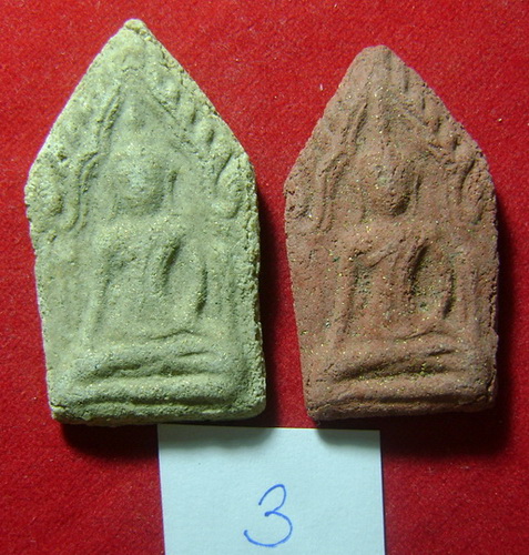 [Auto] anirut263 - พระขุนแผน &quot;หลวงพ่อแดง วัดเขาบันไดอิฐ&quot; ปี 2513 ชุด 2 สี 2 องค์ โรยผงต...