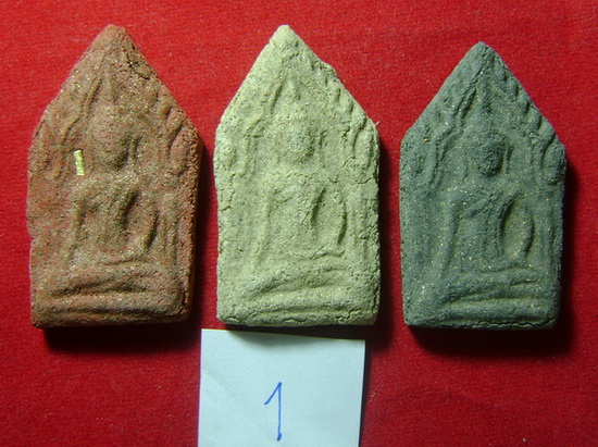 [Auto] anirut263 - พระขุนแผน &quot;หลวงพ่อแดง วัดเขาบันไดอิฐ&quot; ปี 2513 ชุด 3 สี 3 องค์ โรยผงต...