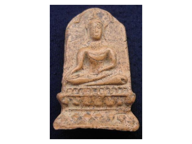 สอบถามท่านผู้รู้ดูให้หน่อย ครับ พระเนื้อดินไม่ทราบที่