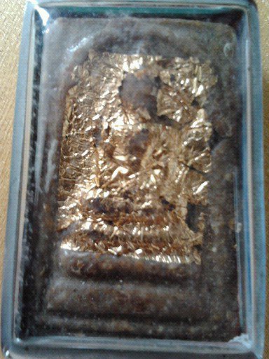 รบกวนช่วยดูทีครับ พระสมเด็จ หลังมีรูปหลวงพ่อ