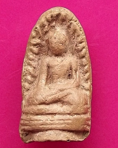 ช่วยดูพระรอดให้หน่อยครับ