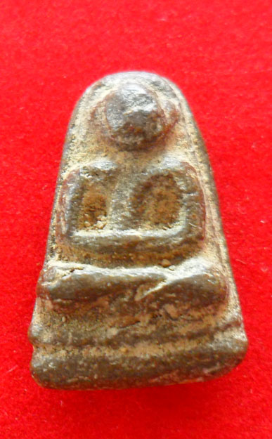 หลวงพ่ออะไรครับไครรู้ช่วยตอบผมทีนะครับ