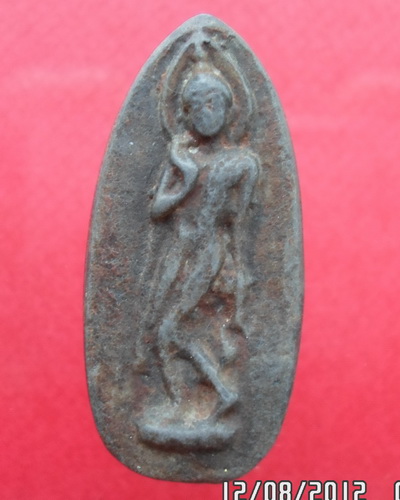 รบกวนผู้รู้ว่าองค์นี้ของเกจิท่านใดครับ