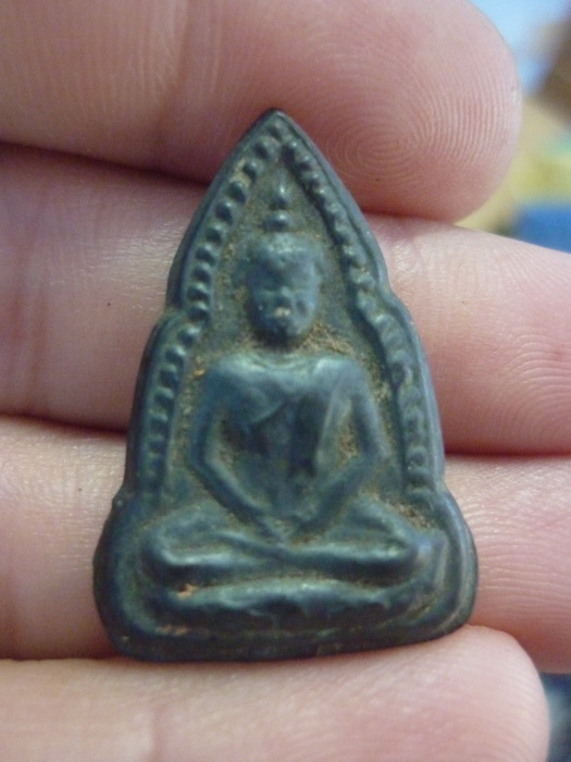 รบกวนผู้รู้ทุกท่านพิจารณาด้วยครับ ว่าเป็นพระอะไรครับ