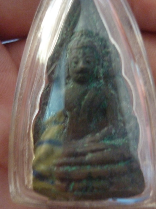 รบกวนผู้รู้ทุกท่านพิจารณาพระพุทธชินราชอินโดจีนด้วยครับ