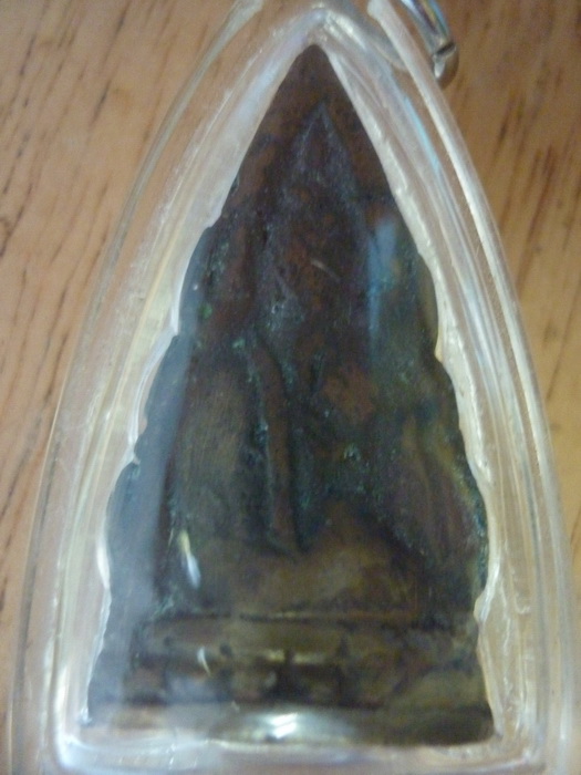 รบกวนผู้รู้ทุกท่านพิจารณาพระพุทธชินราชอินโดจีนด้วยครับ