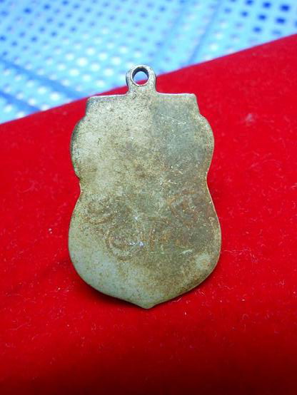 รบกวนพี่พี่ ช่วยดู พระเหรียญ ว่าของที่ไหนหรอครับ แท้ไหมครับ