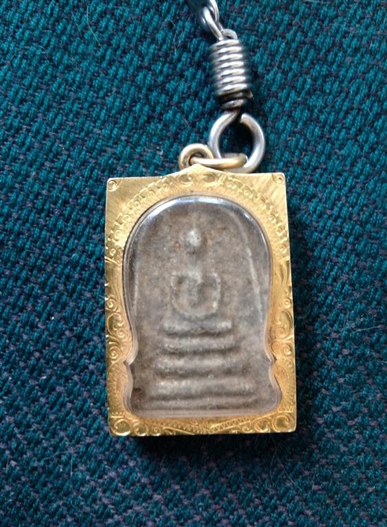 สอบถามพระเครื่ององค์นี้ครับ รบกวนผู้รู้ครับ