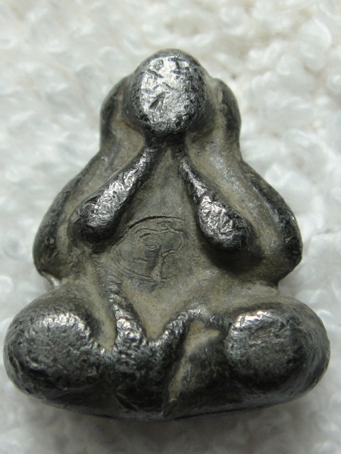 พระปิดตาแขนกว้าง หลวงปู่ศุข วัดปากคลองมะขามเฒ่า เนื้อตะกั่ว จารยันต์ แท้มั้ยครับ