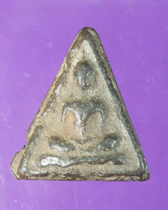 สมาธิเนื้อดิน ประมาณเหรียญบาทครับ วอนผู้รู้