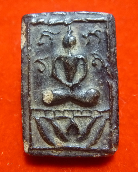 หลวงพ่อนุ่ม วัดนางใน พิมพ์นั่งบัว เนื้อดิน