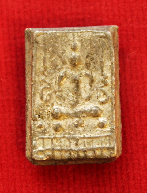 เหรียญปั๊มข้างอุฐานตาราง หลวงปู่ศุข ครับ