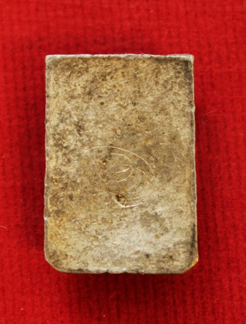 เหรียญปั๊มข้างอุฐานตาราง หลวงปู่ศุข ครับ