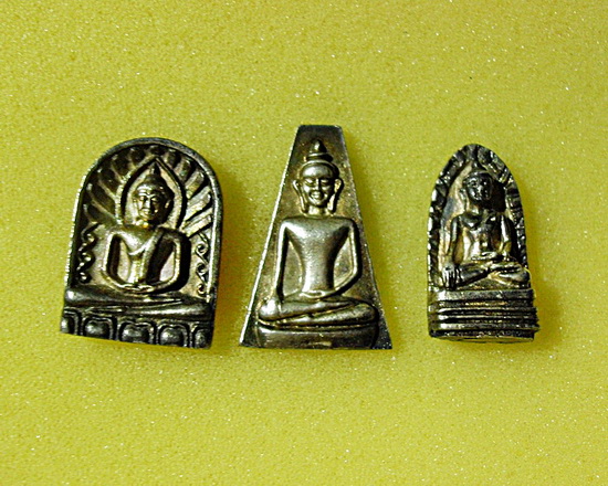 พระเนื้อเงินไม่ทราบรุ่น ไม่ทราบเกจิย์ รบกวนด้วยครับ