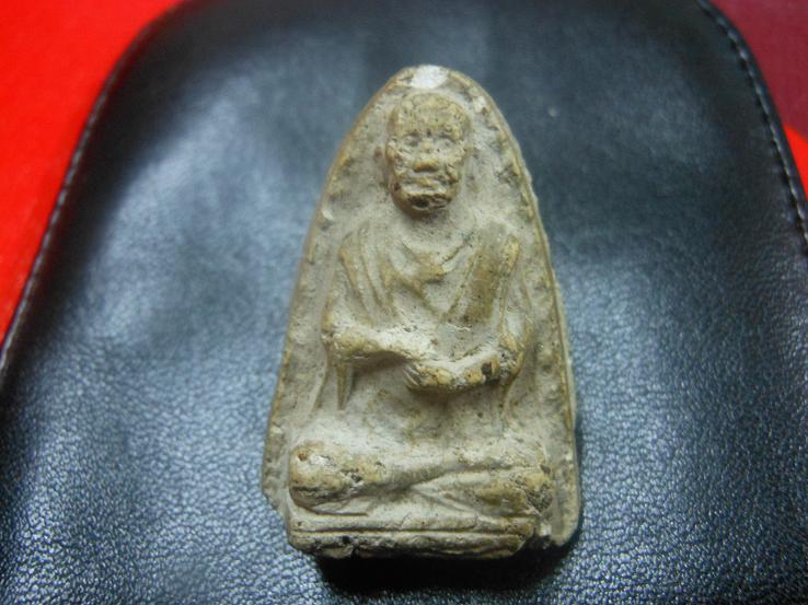 รบกวนช่วยดู ว่าเป็นพระของที่ไหนหรอครับ แล้วแท้ไหมครับ รบกวนพี่พี่ ครับ