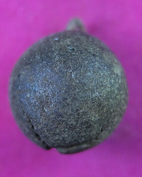 ท่านผู้รู้ครับ ใช่ลูกอมผงยา คลุกรัก หลวงพ่อร้าย วัดเขายี่สาร มั้ยครับ