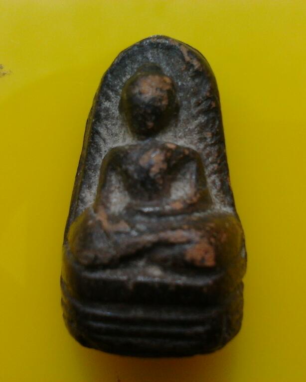 พระรอดลำพูน แฟนพระกรุช่วยดูด้วยครับ