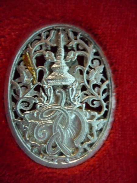 ขอเสนอเหรียญหลวงพ่อคูณ หลัง สก. เนื้อเงิน หน้ากากทองคำ ครับ