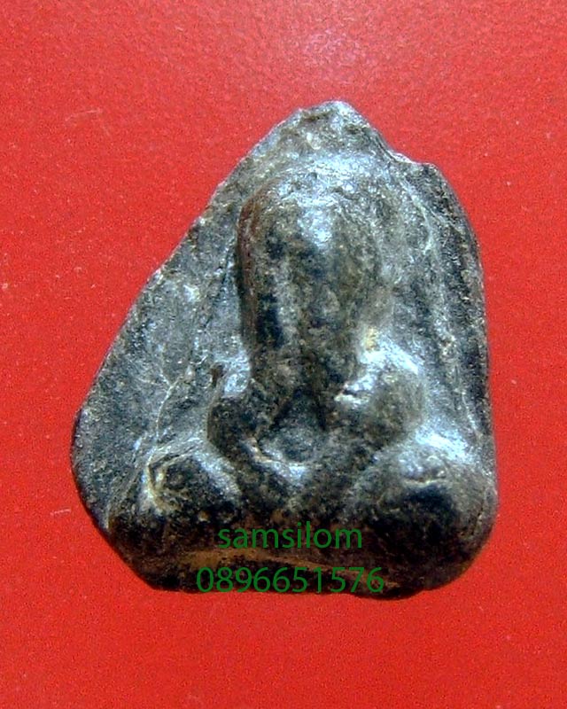 พระปิดตาเนื้อผงใบลาน องค์จิ๋ว ....ใช่หลวงปู่เอียมวัดหนังไหมครับ