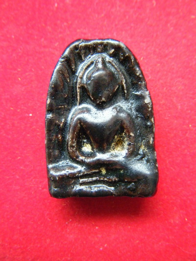 พระเนื้อผงโสฬสมงคล หลวงปู่ทิม วัดละหารไร่ ระยอง พิมพ์ซุ่มกอ ปี03