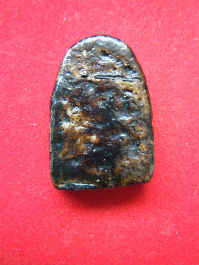 พระเนื้อผงโสฬสมงคล หลวงปู่ทิม วัดละหารไร่ ระยอง พิมพ์ซุ่มกอ ปี03