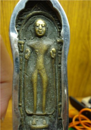 รบกวนผู้เชี่ยวชาญครับ ว่าพระในรูปคือพระอะไร ครับ