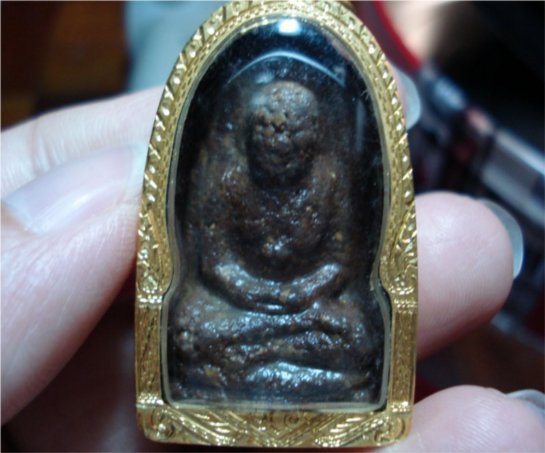 รบกวนผู้เชี่ยวชาญครับ ว่าพระในรูปคือพระอะไร ครับ