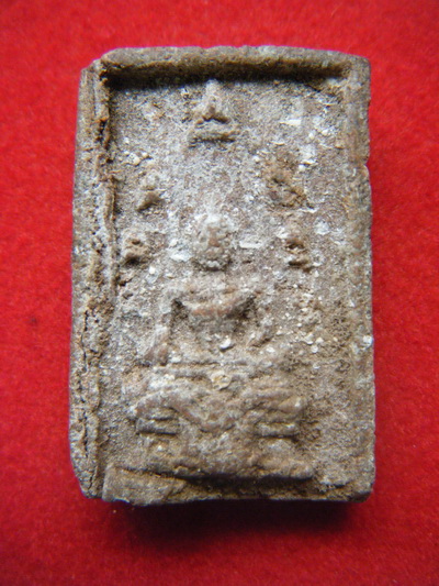 พระผงปัดฐวีธาตุ หลวงปู่คําพันธ์ นครพนม รุ่นเเรก