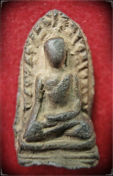 พระรอดมหาวันพิมพ์เล็ก เนื้อเขียวหินครก หายากครับ สนใจโทรคุยได้