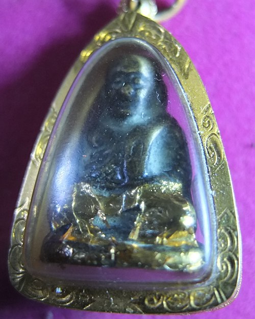 รบกวนหน่อยครับ จับมาจากภูธรครับ รูปหล่อหลวงพ่อเงินครับ