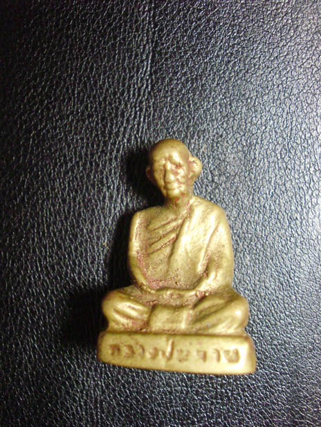 อยากทราบว่าพระที่ไหนครับ มีเขียนแต่หลวงพ่อจานใช่หรือใหม่ครับผู้รู้บอกที่ครับ