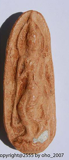 พระลีลาสรรค์ยืน (กำแพงลิ้นเป็ด บัวฟันปลา)